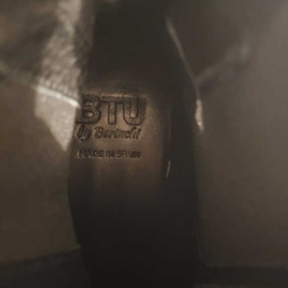 BTU by Bertuchi Chelsea Suede Boot - Picture 6 of 6